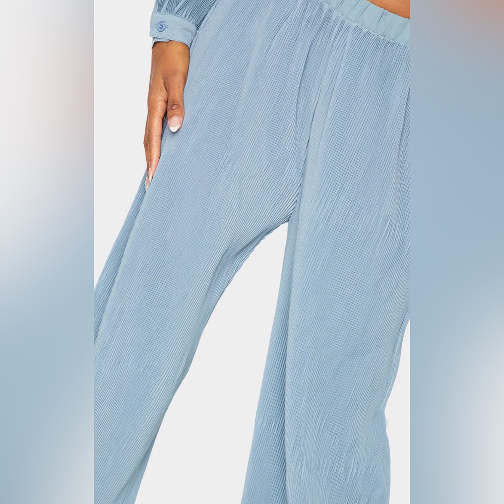 PrettyLittleThing Plisse Pants - Picture 2 of 3